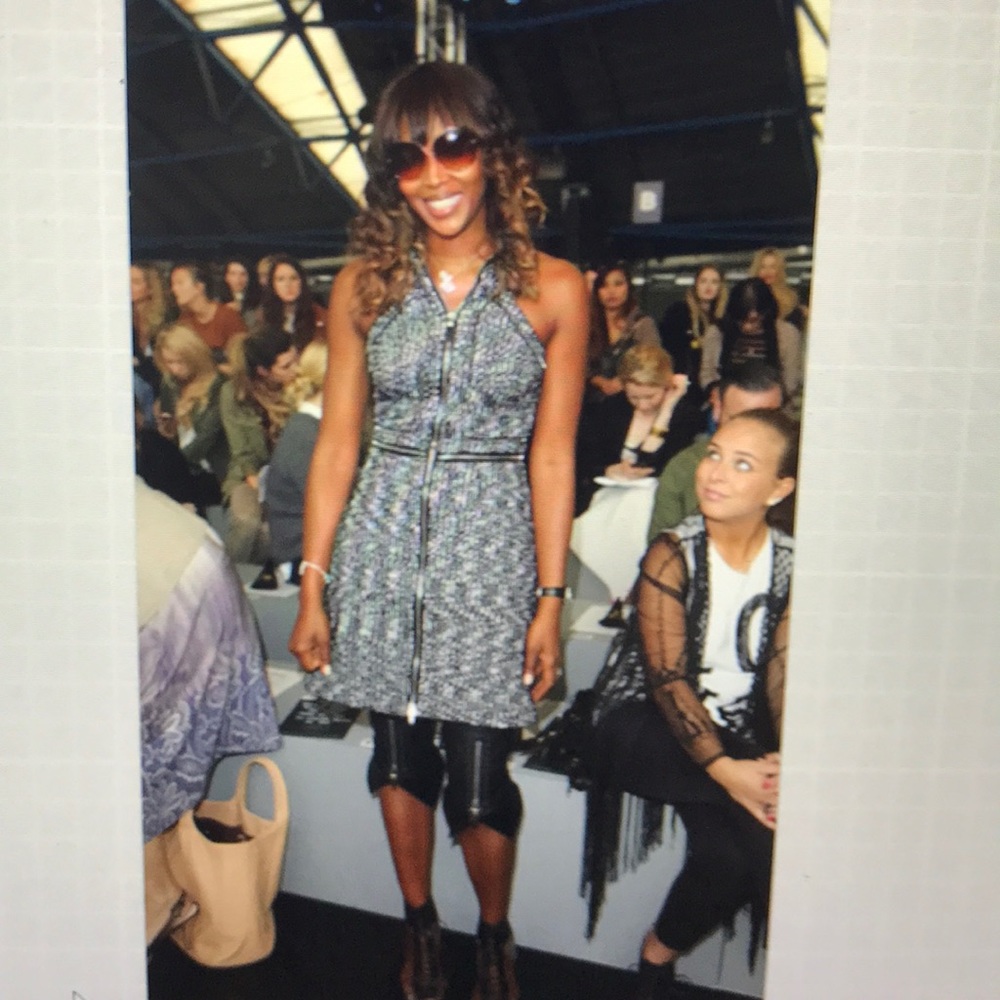 Alexander McQueen zip-detailed black dress - Picture 9 of 9